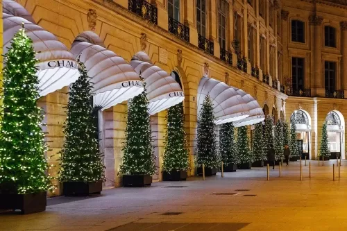 Diseño floral para espacios navideños en Madrid